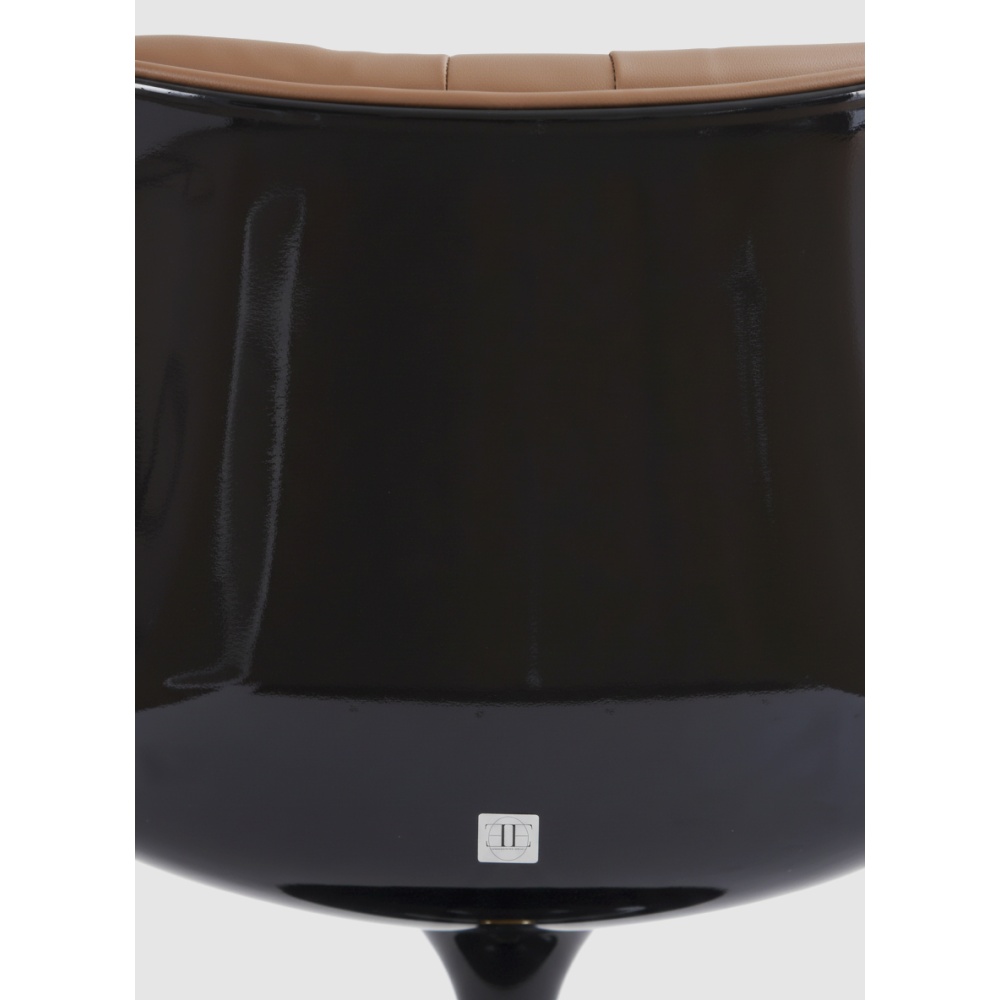 Chaise Kiss pivotante cuir camel | L'Empreinte - Chaises